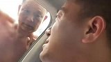 小伙因长得较为成熟，被问起有没有五十