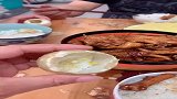 四个人吃饭，只煮三个咸鸭蛋，怕老公吃不完！
