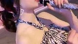 美女翻唱《爱化成灰》歌声优美，唱的精彩