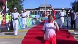 刚刚 全国治沙英雄石光银接过第1棒全运会火炬传递至榆林 全运会火炬传递进行时