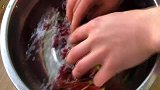 炒香椿时，直接下锅炒就做错！多加这一步，香椿鲜香味美又健康