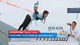白鹿是来比赛的吧！穿白色短T内搭黑色打底，健身裤勾勒完美身材