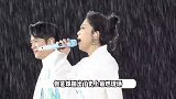 凤凰传奇厦门演唱会遇暴雨，全员水中蹦迪淋成落汤鸡，超燃现场杀疯了