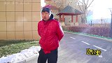 小伙没钱吃饭，拿着喜帖混吃混喝，不料被当事人发现