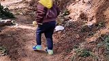 这样的山路宝宝不让抱，为他点个赞吧