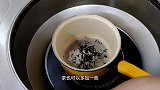 焦糖奶茶，红茶叶加点牛奶，简单一煮，一款简单的下午茶就完成啦