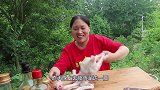 胖妹秘制荷叶鸡，1人吃1整只，两手抱着啃，别提多香了，真解馋
