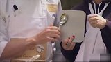 国外恶搞，路人不慎拽倒烹饪台上的很多东西，导致烹饪秀直播失败