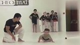 宝宝对跆拳道有着超强的天赋，最后这一下出乎意料，教练都笑了
