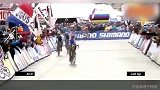 疯狂庆祝！自行车手无视他人 以绝对优势夺冠