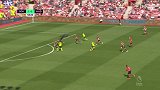 第59分钟哈德斯菲尔德球员普里查德射门