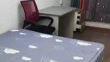 女子租房发现，自己的房间里竟然有电梯