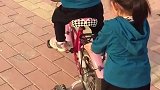 一个敢扶一个敢骑，不愧是亲姐妹，新手上去还无证驾驶