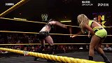 WWE-17年-经典时刻：佩奇击败艾玛成为首位NXT女子冠军得主-精华