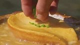 石锅烤黄金鲍鱼，这鲍鱼也太肥美了，看着都香