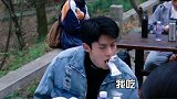 王鹤棣给秦岚唱姐姐真漂亮  理智派生活 “沈祁宝贝”片场走戏，卖萌索吻逗笑姐姐。秦岚王鹤棣互量腰围