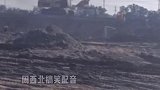搞笑史上最快挖掘机，轱辘跑丢了，最后还是跑龙套的