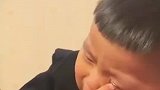 八岁姐姐笑话两岁半弟弟哭闹，被戳掉门牙这次是真的笑掉大牙了