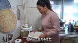 燕子焖米线，配上1斤肉，一口大蒜一口饭，连吃3碗，真过瘾