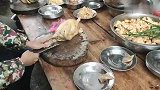 农村厨师自创的切鸡方法，又快又好！