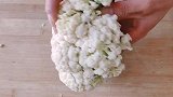 花菜不要直接下锅炒，学会这个技巧，清脆爽口又入味，上桌就抢光