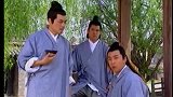 山贼过来找茬，小伙却直接把钱给了他