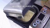 自己在家也能轻松的制作肉松，搭配松软可口的面包简直太完美了肉松面包烘焙美食趣胃计划治愈系