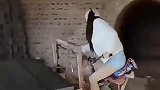 姑娘把三蹦子开出了赛车的感觉