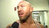 WWE-15年-RAW第1128期：后台采访 莱贝克惨遭开除欲哭无泪-花絮