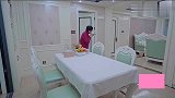 小姨趁杜淳夫妇还没起床，在客厅里走“螃蟹步”，太可爱了！