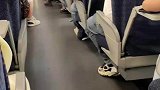 男子高铁上抓拍到的一幕，后悔当初没有好好学习