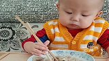 就喜欢看儿子吃饭，吃满汉全席也没有他这样的！这才叫吃货