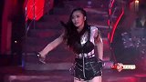 陈冰的舞蹈很有感染力，舞曲也是自己演唱，高配置