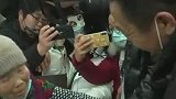 山东烟台：男子看电视认出失散13年母亲，今日团圆