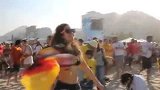 世界杯-14年-实拍德国女球迷沙滩狂舞 齐P热裤扭捏身姿-新闻