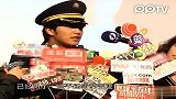 娱乐播报-20111226-贺军翔声称不会逃避兵役.写真集遭删减