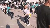 这样的拔河比赛公平吗