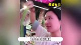 张纪中骑摩托带孕妻买菜，肚腩抢镜显老态，偷吃杜星霖雪糕被嫌弃