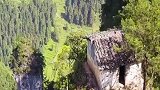 这个房子建的位置太吓人了