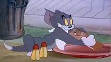 猫和老鼠：汤姆假扮母秃鹰，结果秃鹰一见到汤姆瞬间心花怒放！