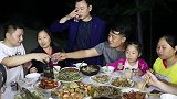 只有农村才能吃到，胖妹过节家人团聚，整了一大桌野味好馋人