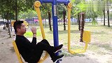 美女骗子借钱，没想到小伙技高一筹，把美女骗子给坑了