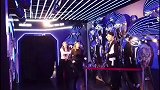 太皮了！雷佳音假扮蜡像展现神演技，把工作人员都吓坏了