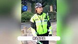 杭州一执勤女骑警神似贾静雯，颜值吸睛美出圈，穿职业装超有范