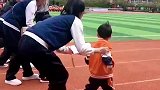 幼儿园运动会上的可爱一幕