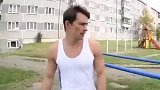 国外小伙双杆玩的好！服气奇闻趣事