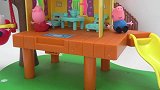 朵拉玩玩具：爸爸来接佩奇回家，佩奇给爸爸讲今天读到的一个故事
