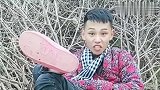 农村小帅哥扮唱《叫花子做梦》超搞笑，唱笑了万千戏迷