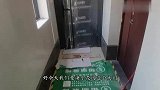 大门灌浆，清理垃圾，油漆批腻子，装修节奏就得这么快