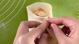小伙子尝试包包子，竟然用了这种手法，一看就是没进过厨房的！